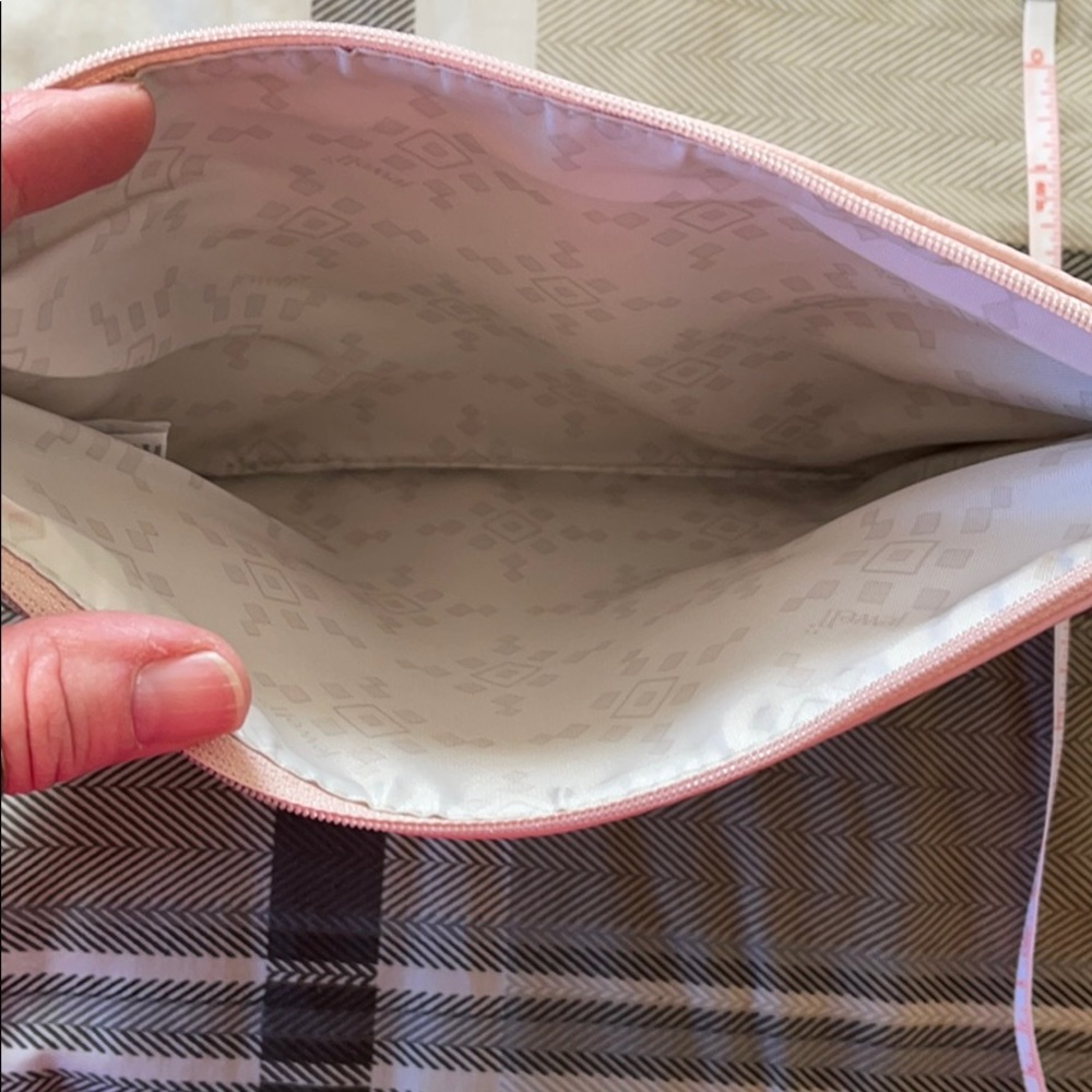 Pink clutch - Picture 3 of 3